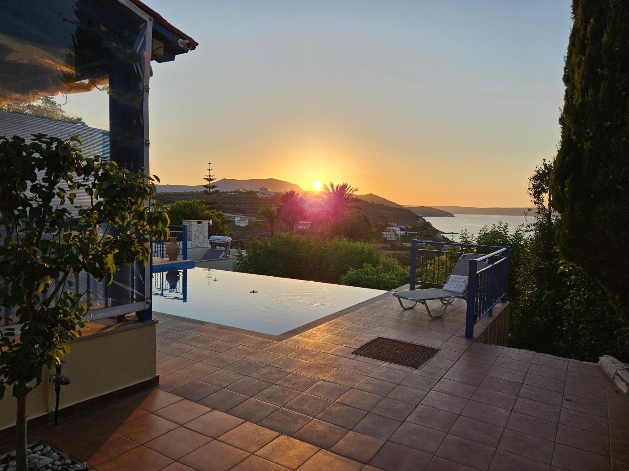 3 Bedroom With Infinity Pool, Bbq Area And Fantastic Sea View *